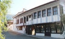 Занаятчии показват художествена обработка на дърво в Карлово