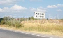 Автомобил се обърна край Хлябово, закъса и рейс с работници
