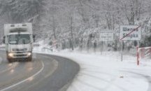 Сняг вали на Шипка и Хаинбоаз, пътищата са почистени