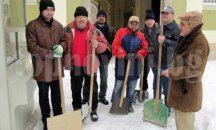 Научните работници от РИМ почистиха сами снега в музея