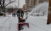 Почистват тротоарите във В. Търново с малогабаритни машини
