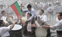 Пазителите на традициите се готвят за утрешния празник в Калофер