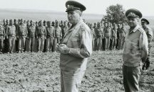 Протест пред Военния клуб заради честване на Добри Джуров