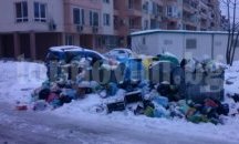 Варненски квартал заприлича на гето – снегът се топи, контейнерите преливат (видео)