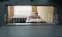 Затворник получи доживотна присъда за опит да убие надзирателя си