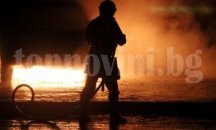Горя товарен автомобил, паркиран пред частен дом в Сливен