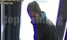 Заснеха крадци как отмъкват колело от кооперация в Бургас (видео)