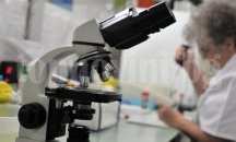 Почина един от доброволците, приели експериментално лекарство във Франция