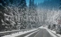 Преспи сняг затвориха пътя за Смочево