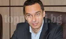 258 ученици блокираха фейсбука на Димитър Николов с искане за ваканция