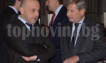 20 млн. мигранти стоят пред границите ни, предупреди еврокомисарят Хан в София