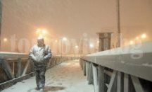 Снегът създаде проблеми на много места по света (обобщение)