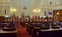 Осигуриха още работа на комисията по досиетата, погва шефове на регулатори