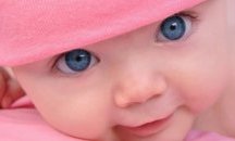 Върнаха бебето, провесено през балкон, на родителите му