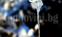 Отстраниха ледени висулки от училище във Ветово