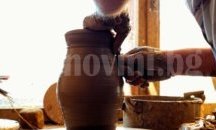 Варненчета учат древни грънчарски техники в музея
