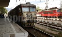 Влак е аварирал между Карнобат и Айтос, 45 пътници са евакуирани
