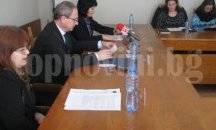 Протестиращите асистенти се срещнаха с общинското ръководство в Търговище