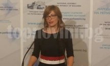 Премиерът ми праща SMS-и, за да ми покаже как ме топят, призна Захариева