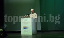 С пълно мнозинство Мустафа Хаджи остава главен мюфтия (обновена)