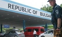 Протестиращите на "Кулата" вече пропускат автомобили и автобуси