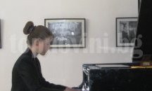 Младата пианистка Нора Габровска с гастрол в Шумен