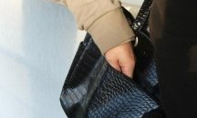 Джебчийки задигнаха портмоне със 70 лв. и две дебитни карти с 400 лв.