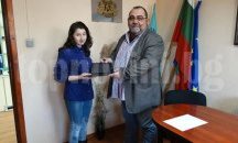 Русенска ученичка от семейство в затруднено положение с награда за много добър успех