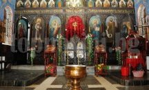 Възстановяват покрива и стенописите на варненски храм