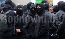 Безредици в Стокхолм, маскирани нападат мигранти
