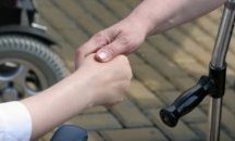 Удължават срока за прием на заявления за ползване на лични асистенти
