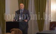 Проверяваме цените на чадърите на плажа в нета