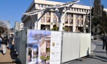 Монтираха уникалните соларни дървета на площад "Тройката"