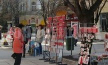 Подготвят традиционния базар за мартеници в Сливен