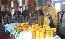 В Деня на Свети Харалампий осветиха десетки бурканчета с мед в Разград