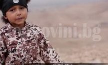 Даеш показа във видео как „малкият джихади Джон“ взривява кола