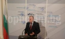 Радев атакува обществена поръчка за 200 милиона. Написа във Фейсбук, че е политически спорна