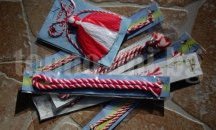 Потребители на социални услуги участват в благотворителен базар на мартеници