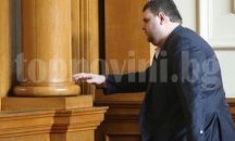 Махат Пеевски. Но си търсят друг