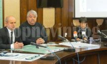 Спирането на помощите на семействата, чиито деца не посещават редовно училище, не води до нужния резултат