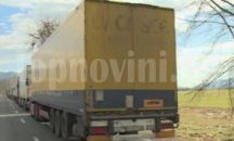 Над 60 товарни автомобила са блокирани край Дупница