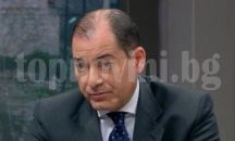 Трябва да се пролива кръв за демокрацията, смята посланик Гьокче