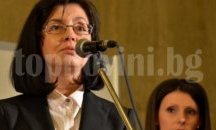 Парите за висшето образование няма да намаляват, обеща Кунева