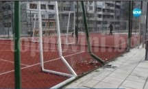 Неправоспособен влетя с кола в игрище в Шумен