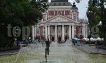 Трима влизат в битката за шеф на Народния театър „Иван Вазов“
