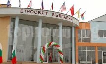 Правят мартенички в помощ на лечението на дете от Стара Загора