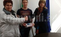 Лилия Пеева от Попово получи смартфон от лотарията на НАП с касови бележки