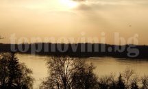 Стотици русенци поднесоха цветя пред Паметника на свободата в деня на Освобождението