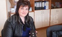 Жена от Плевен спечели смартфон от лотарията на НАП с касовите бележки
