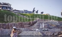 Кметът на Созопол иска събаряне на басейн, построен в морето
